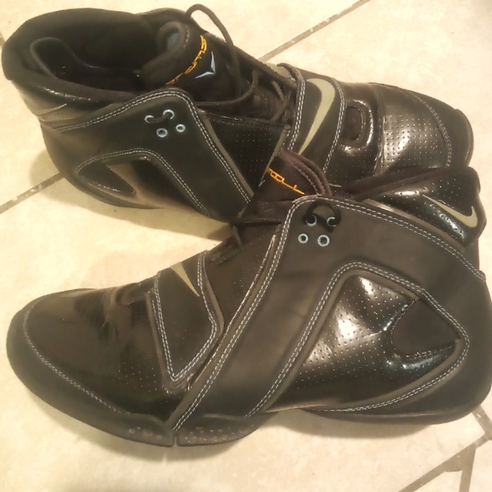 Nike shoes 10.5
